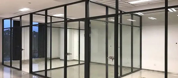 玻璃隔断的寿命和日常保养办法
